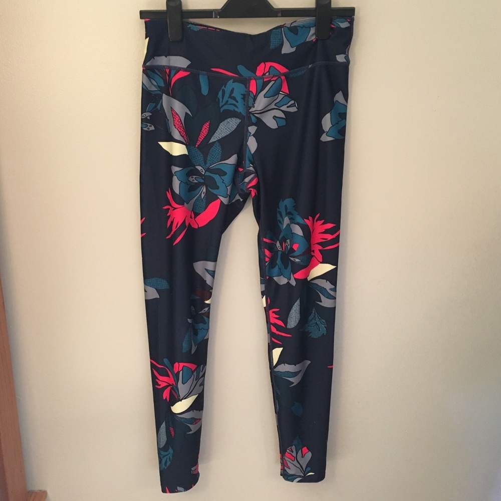 Joy Lab navy floral workout leggings size large